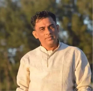 Image related to চোলাই মদসহ যুবলীগ নেতাকে মারধর করে পুলিশে সোপর্দ